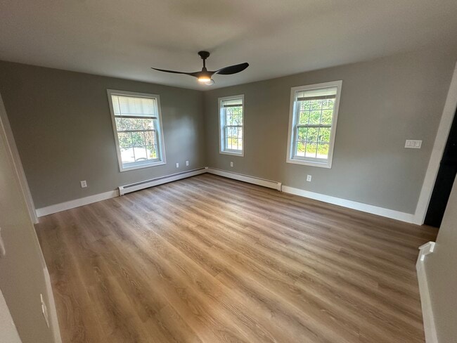 Living room - 14 Melvin Ave