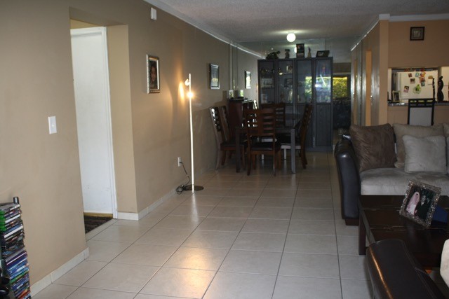 Living room - 8650 SW 149th Ave Unidad 303