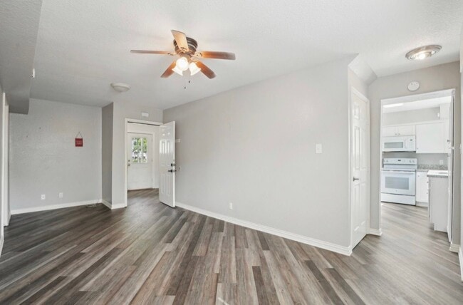 Photo - 8412 Avenue L Unidad 2