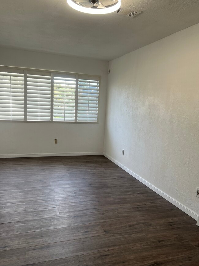 Building Photo - 27161 Royce Ln