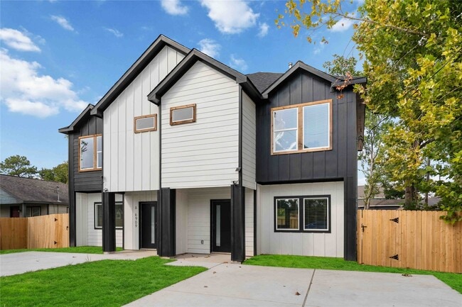 Photo - 6909 S Hall St