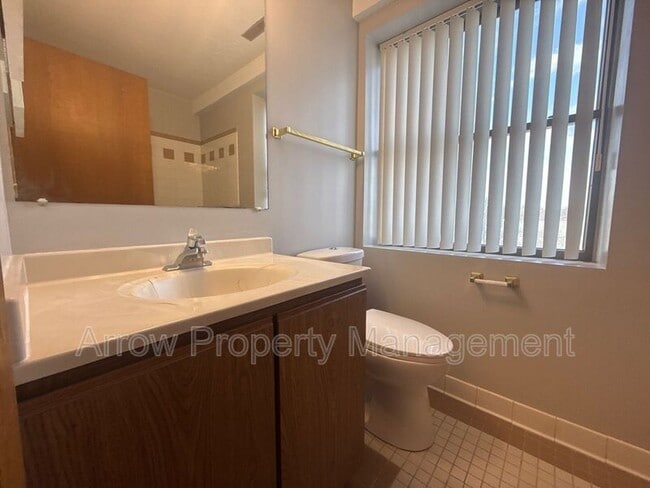 Photo - 208 E 5th St