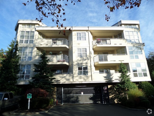 Building Photo - Awesome 2 Bedroom Condo with Secured Parki... Unit 202