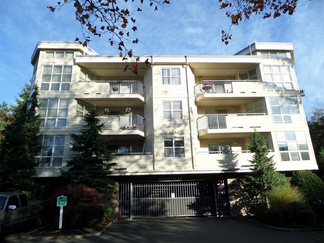 Awesome 2 Bedroom Condo with Secured Parki... - Awesome 2 Bedroom Condo with Secured Parki... Unit 202