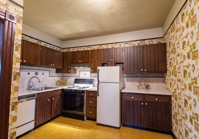 Photo - 610 S Market St Unit Apt
