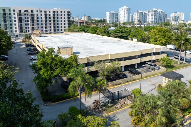 17890 W Dixie Hwy - Greynolds Park Club Condominiums