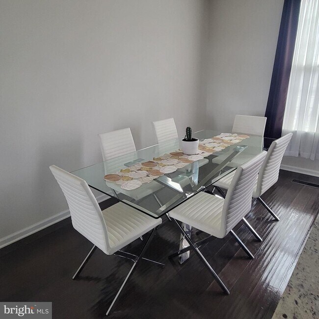 Photo - 2922 Glendale Ave