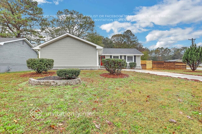 Photo - 565 Lakeridge Cir SE