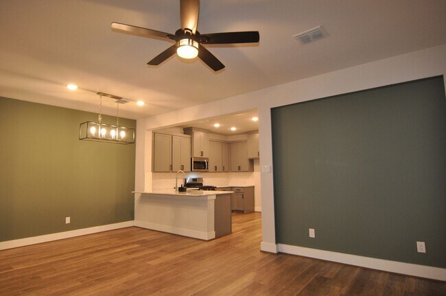 Photo - 829 Crystal Oak Ln