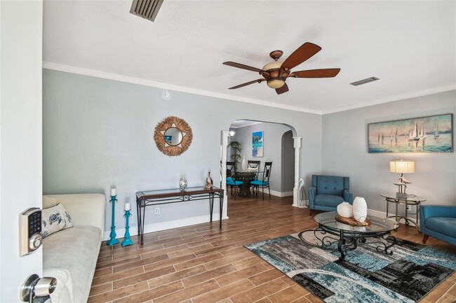 Photo - 3915 N Ridge Ave