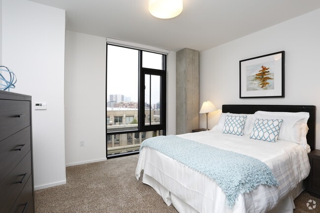 2BR, 2.5BA - 1632 SF - 16M