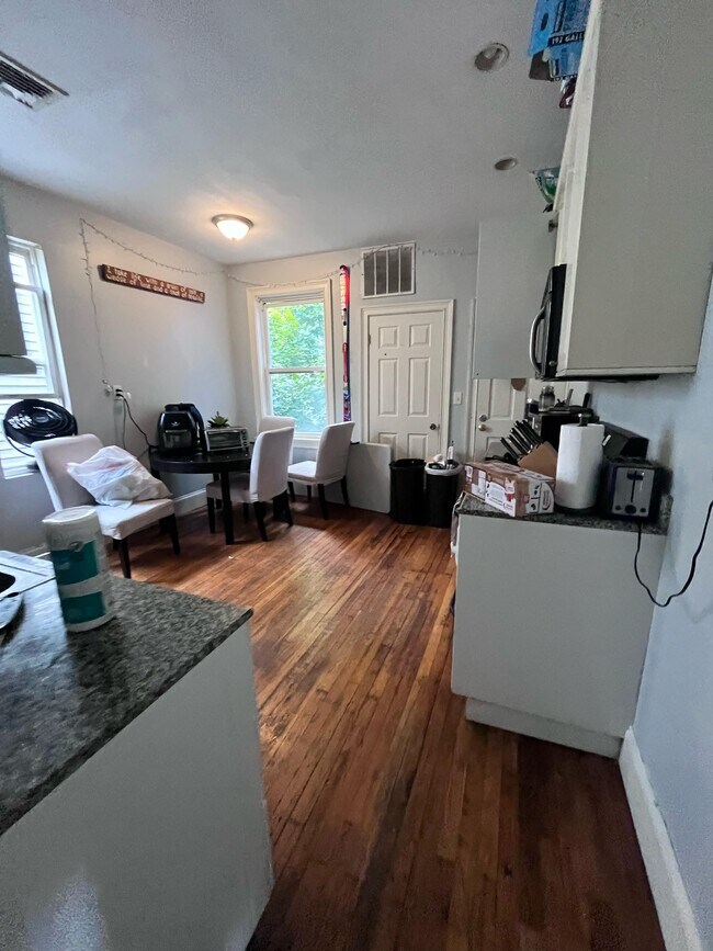 733 Parker St Unit 3B