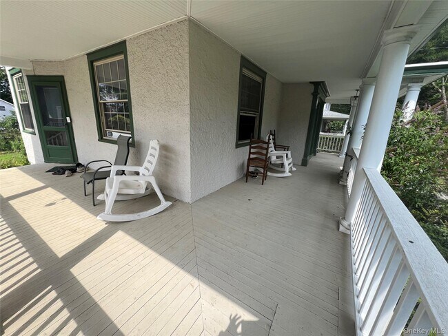 Photo - 27 Dosoris Way