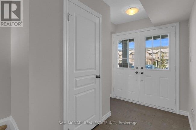 Photo - 6 Mayland Trl