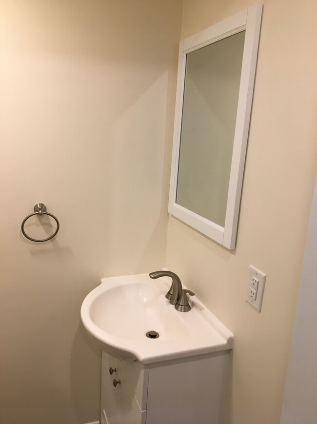 Photo - 8 Mechanic St