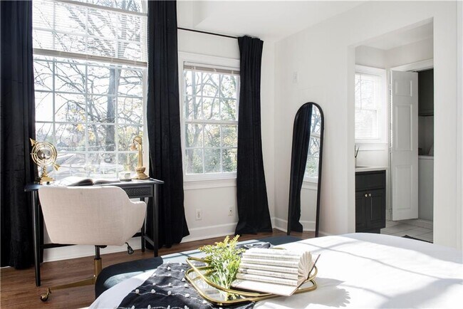 Photo - 935 Greenwood Ave NE