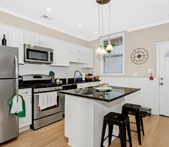 Photo - 1538 N Maplewood Ave Unit 1