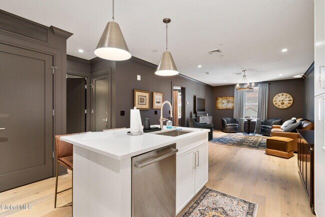 Photo - 19 Washington St Unit 252 B2