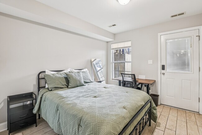 Photo - 1332 Levis St NE