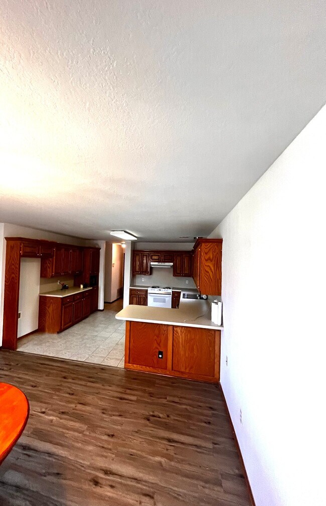 Photo - 715 E Forest Ct Ln