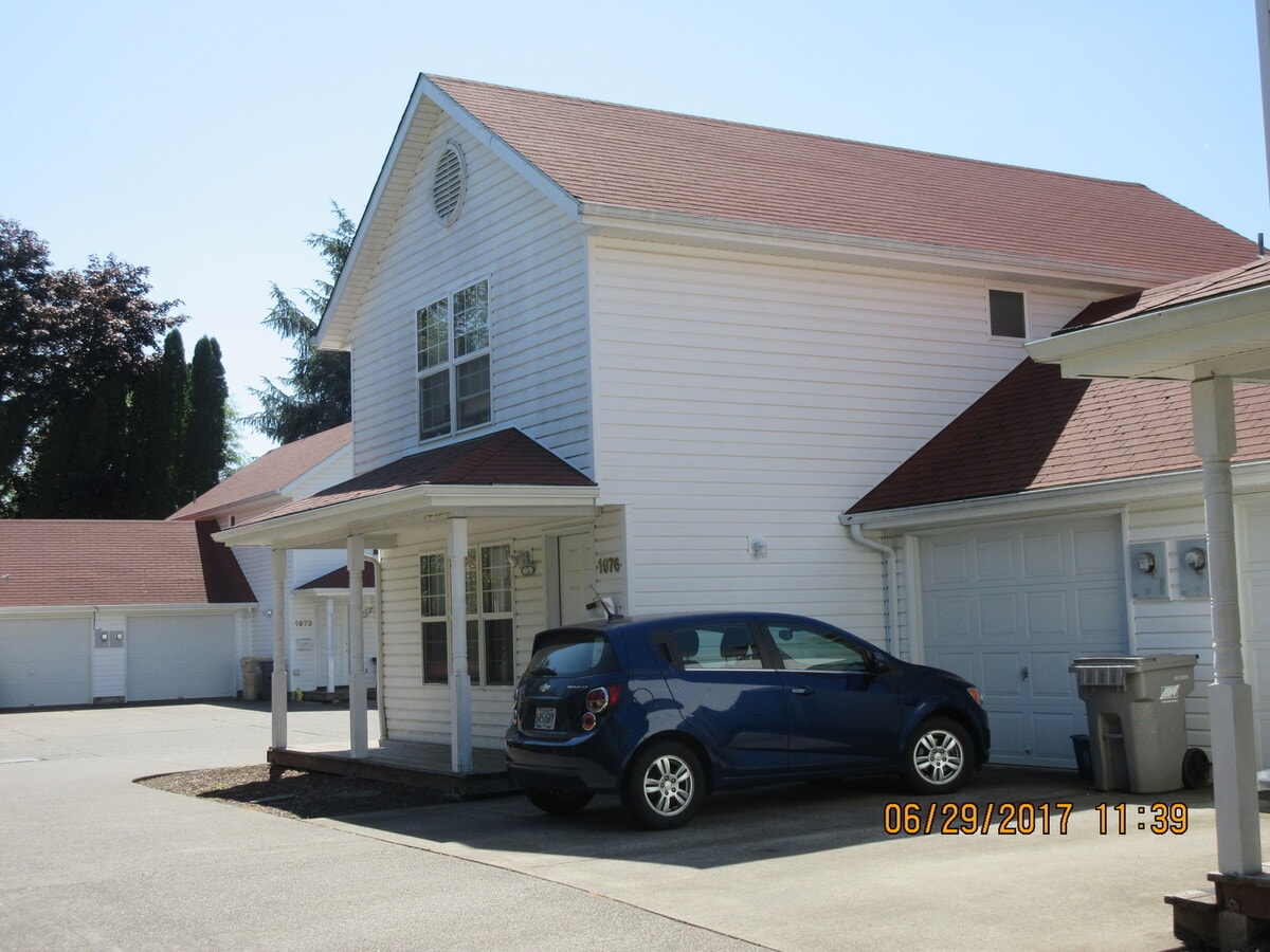 Photo - (887) Grant Duplexes - 3 bedroom / 1.5 Bath Townhouse Duplex Unidad 1976