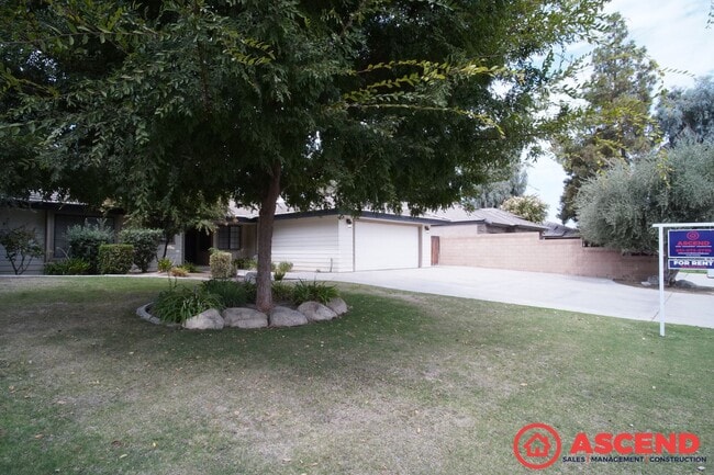 Building Photo - Gorgeous Northwest Bakersfield Home with H...