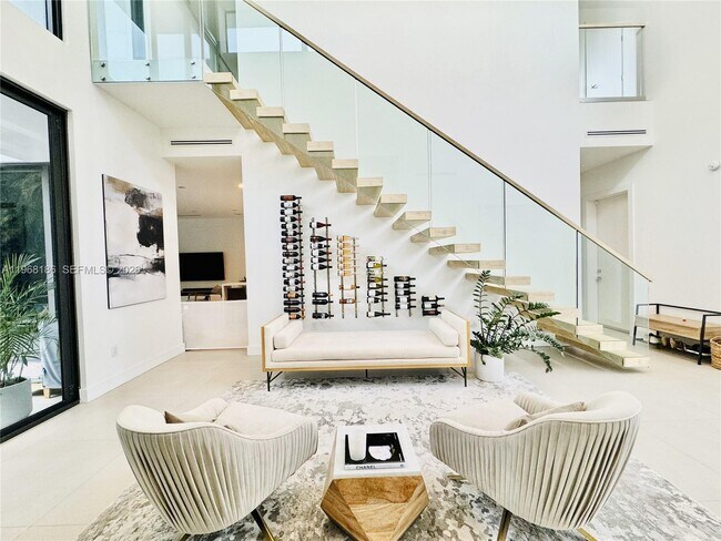 Photo - 2550 Overbrook St