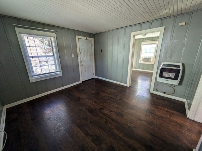 Photo - 975 Center St