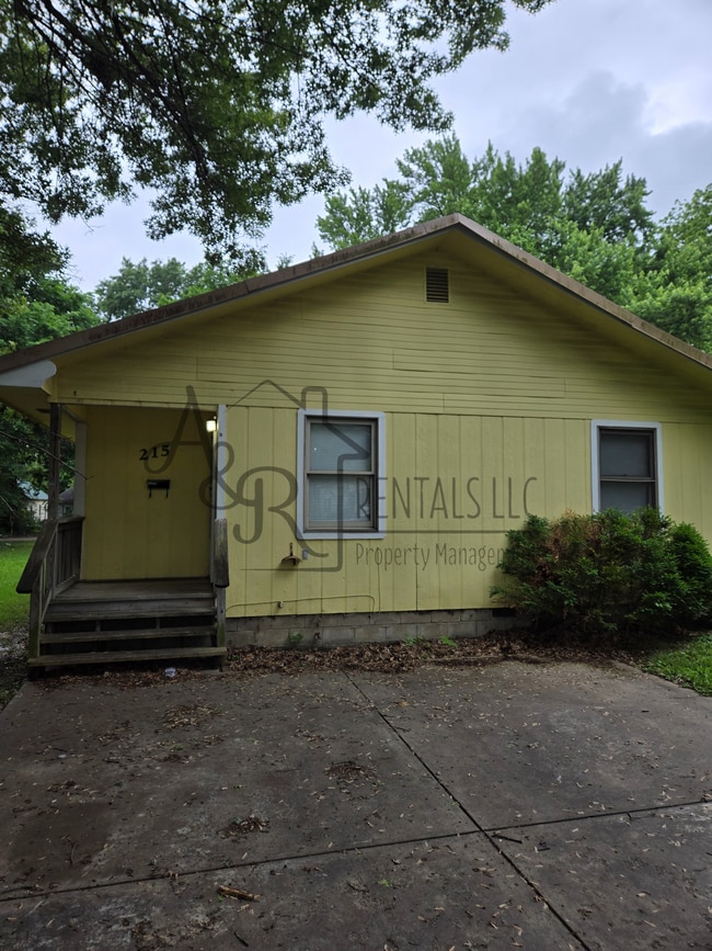 Building Photo - 215 W Forest St