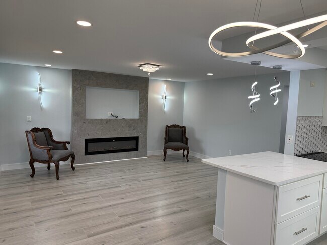 Photo - 216 Normandy Ln Unidad E