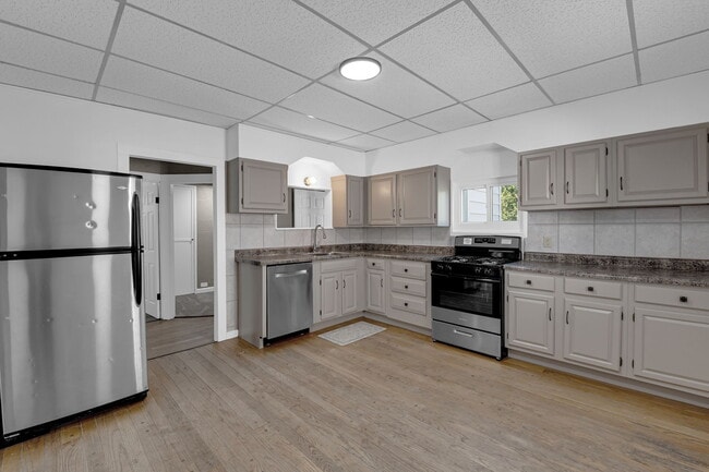 Photo - 9919 Clyde Ave