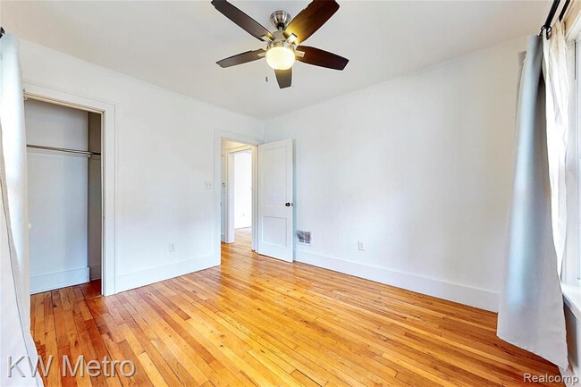 Photo - 865 W Marshall St