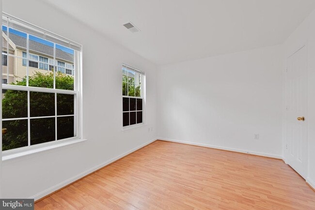 Photo - 22918 Regent Terrace
