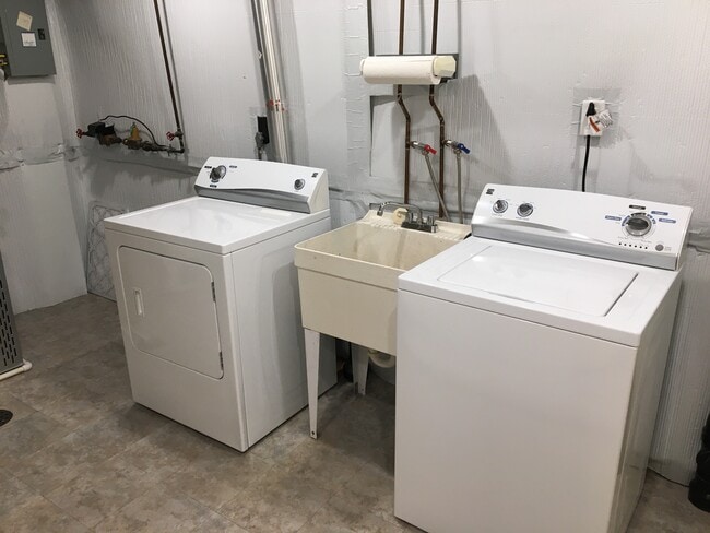 Laundry - 103 Shadowlawn Dr