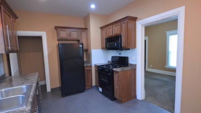 Photo - 605 N St Peter St