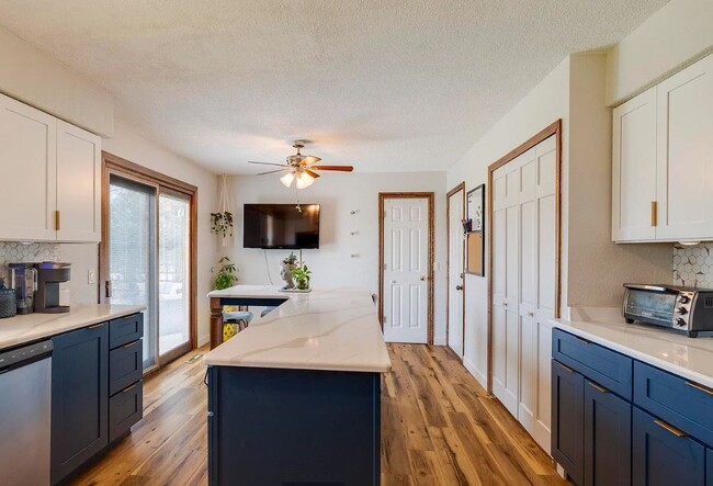 Photo - 7304 Elmwood Rd House