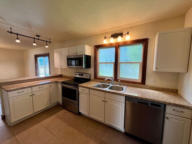 Photo - Large 3 Bed 2 Bath Single Family Home in M...