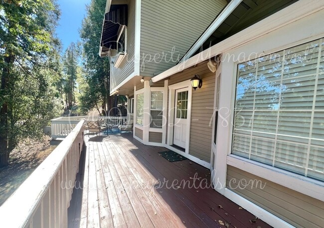 Photo - Charming 3-Bedroom Retreat in Gated Grovel...