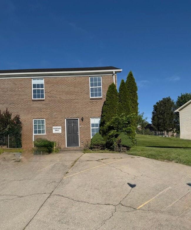 Building Photo - 135 Woods Trail Unit #2