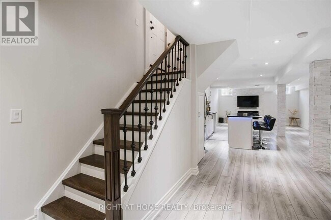 Photo - 110 Thatcher Crescent