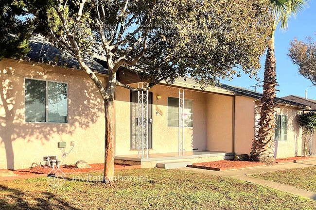 Building Photo - 8440 Hazeltine Ave