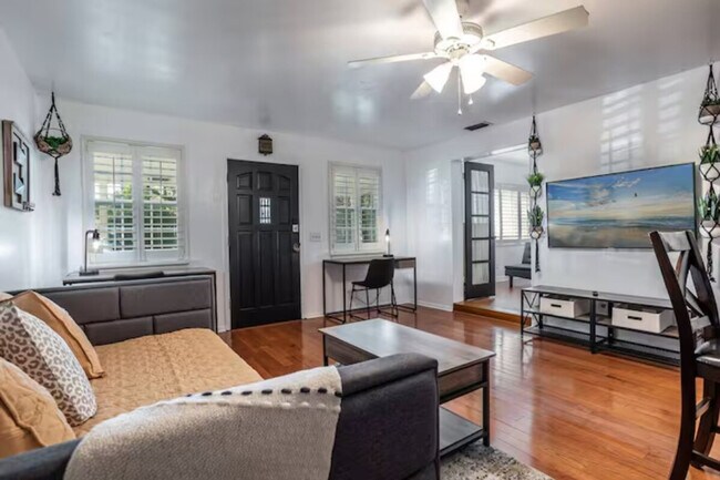 Photo - 3120 Peel Ave Unit ID1094213P