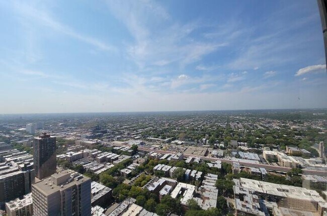 Photo - 5415 N Sheridan Rd Unidad 4912