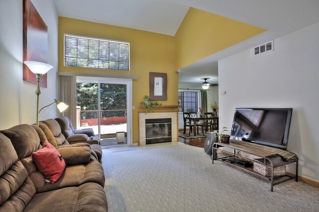 Photo - Lovely 2 Story Townhouse in Pinole, CA on cul de sac...