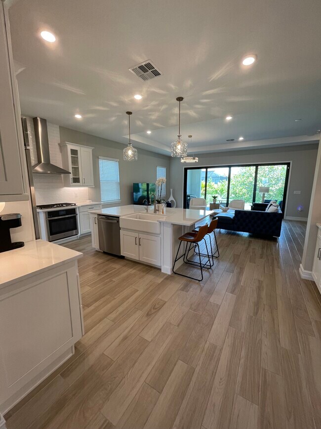 Photo - 1910 5th St E