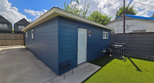Building Photo - 3729 Seabrook St