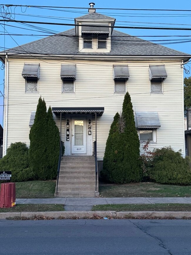 Building Photo - NO SECURITY DEPOSIT REQUIRED! One Bedroom Apartment in Kingston! Unit 2