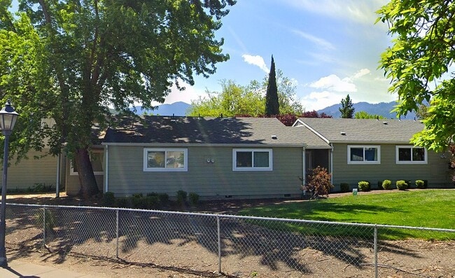 Building Photo - 233 Eva Way