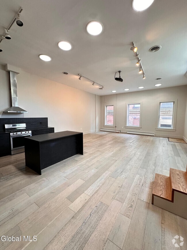 Building Photo - 53 3rd St Unit 2B Rental