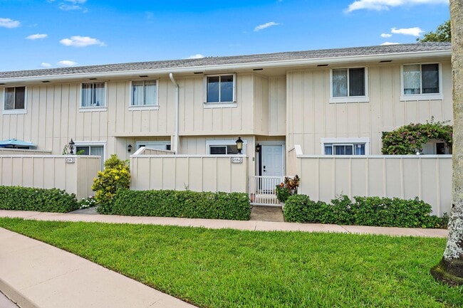 Photo - 6158 Riverwalk Ln Unit 6
